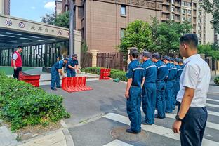 伯恩茅斯官宣总监休斯今夏离任，罗马诺：利物浦对他有意